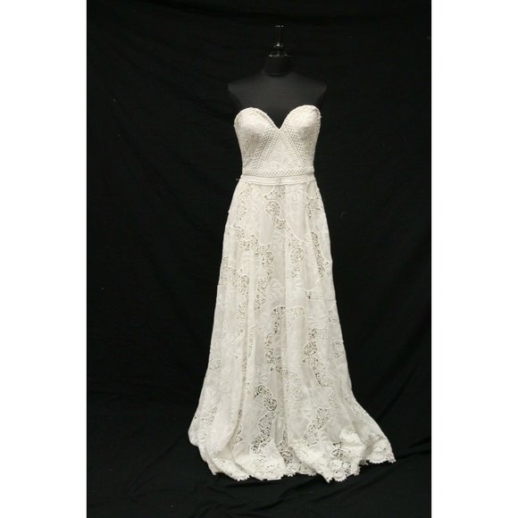 Lillian West 66115 Sample Wedding Gown Size 14 - Picture 7 of 11